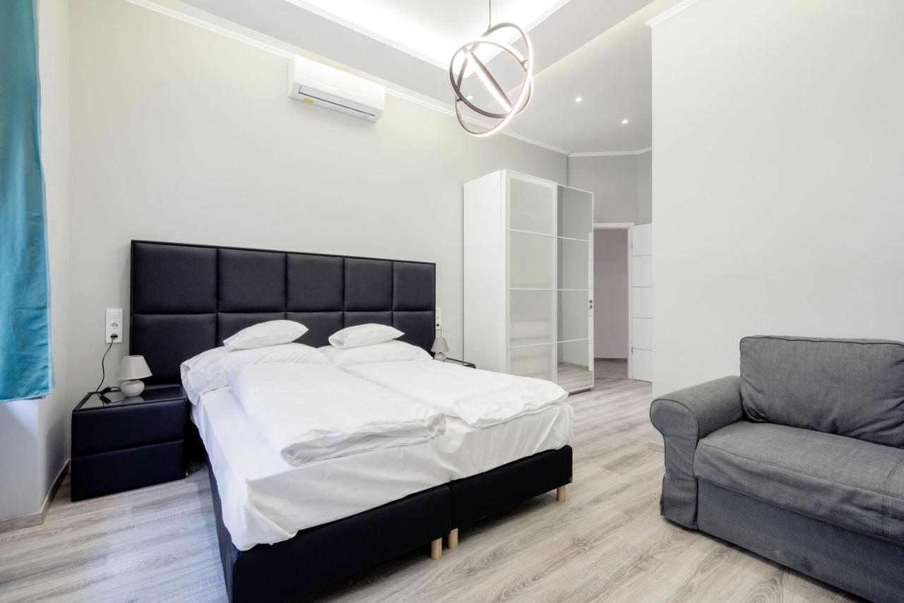 A Golden Star Modern Luxury And Appartamento Budapest