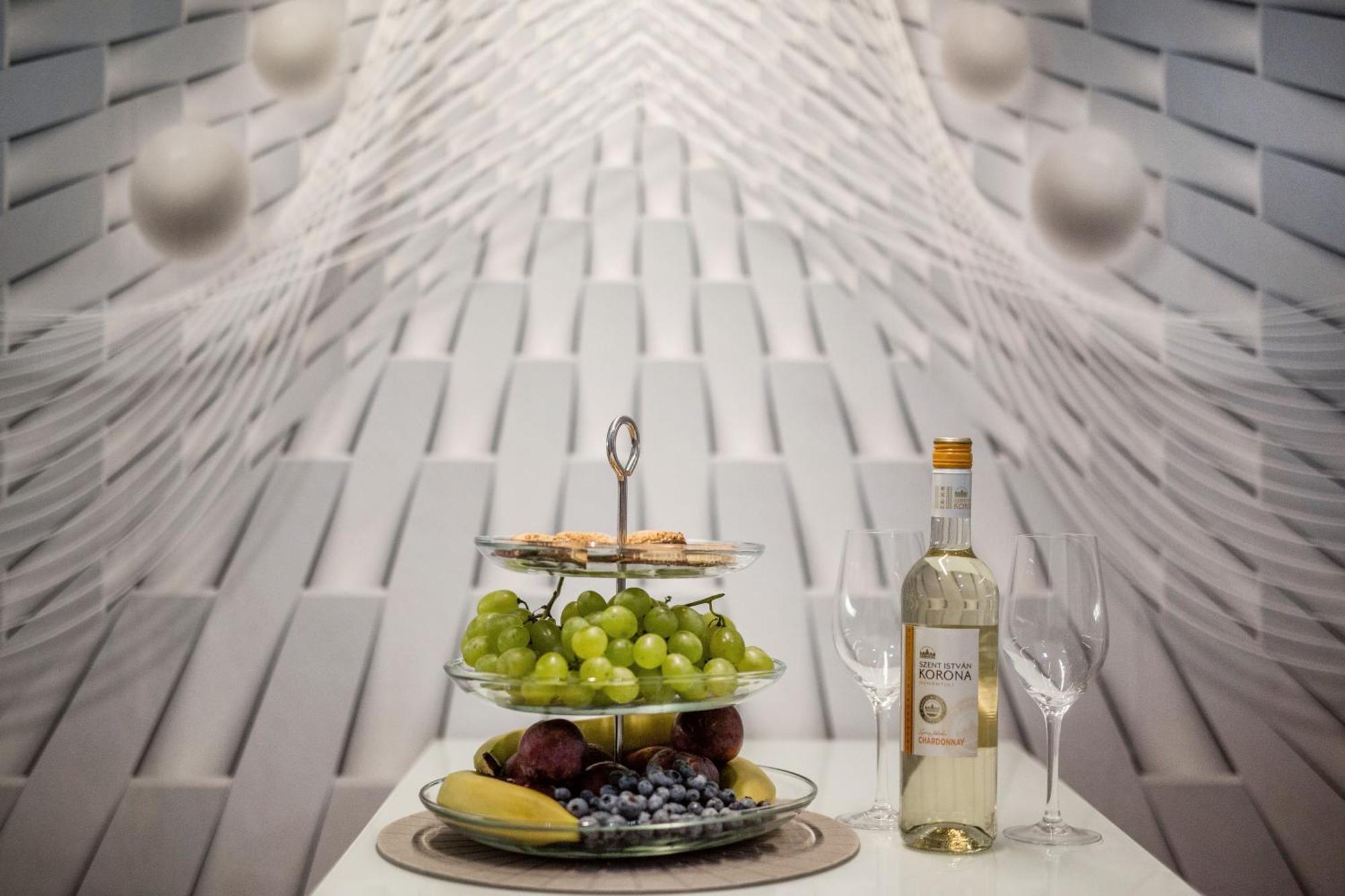 A Golden Star Modern Luxury And Appartamento Budapest