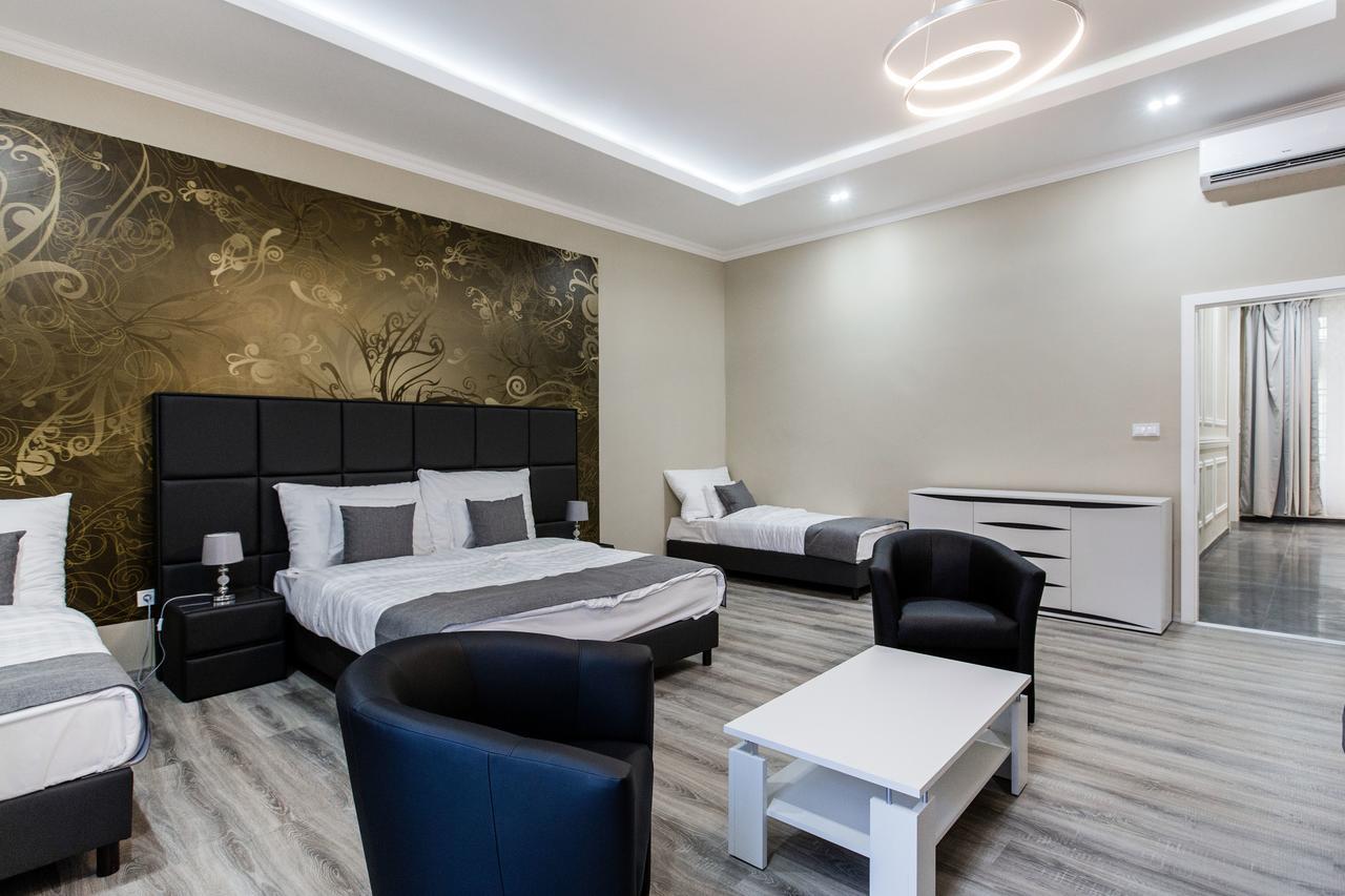 A Golden Star Modern Luxury And Appartamento Budapest