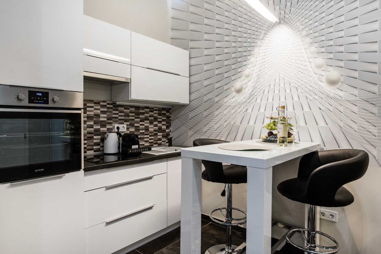 A Golden Star Modern Luxury And Appartamento Budapest