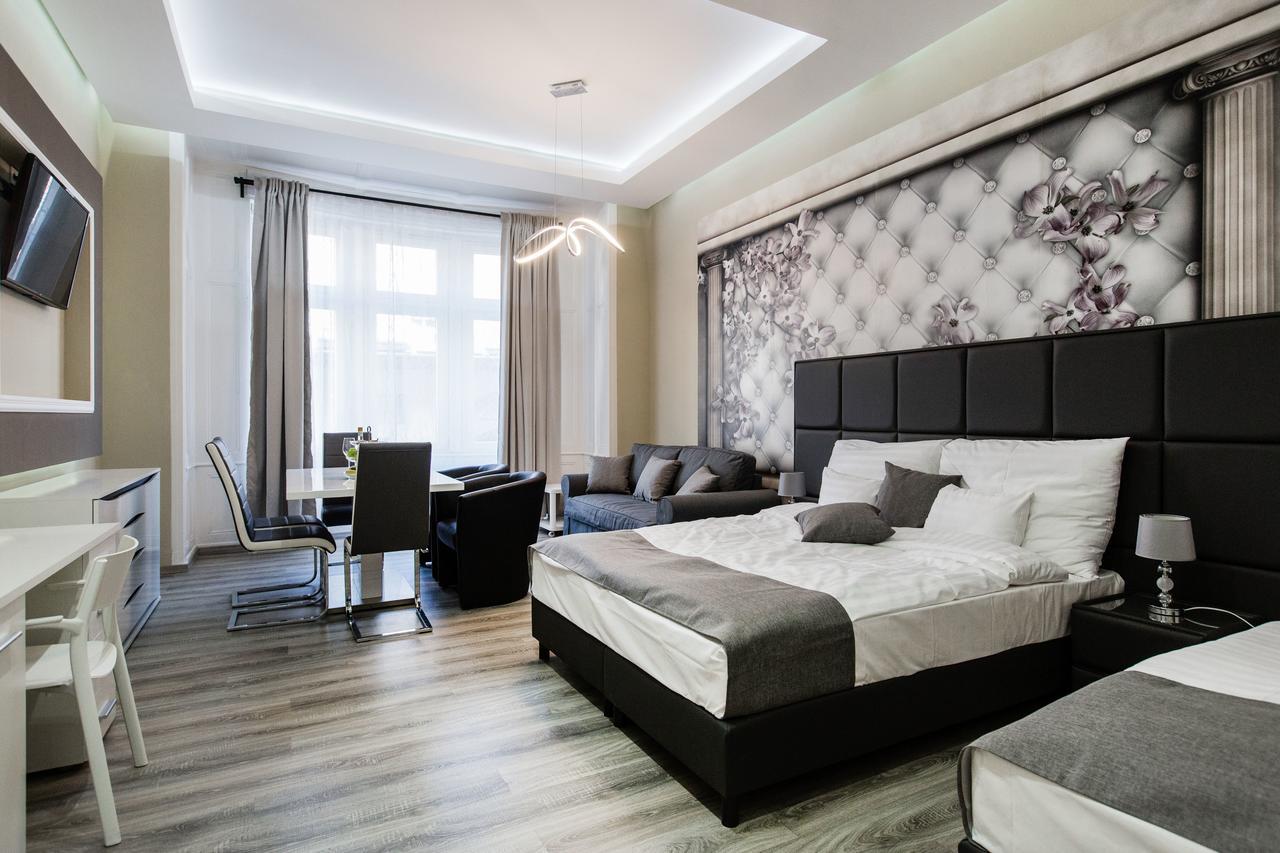 A Golden Star Modern Luxury And Appartamento Budapest