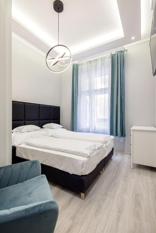 A Golden Star Modern Luxury And Budapeste